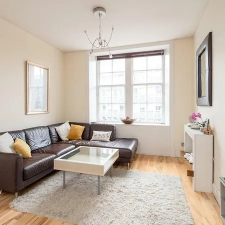 Cute 2-bedroom Apt With View Of The Castle * Edinburgh