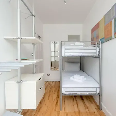 Apartment Cute 2-bedroom Apt With View Of The Castle