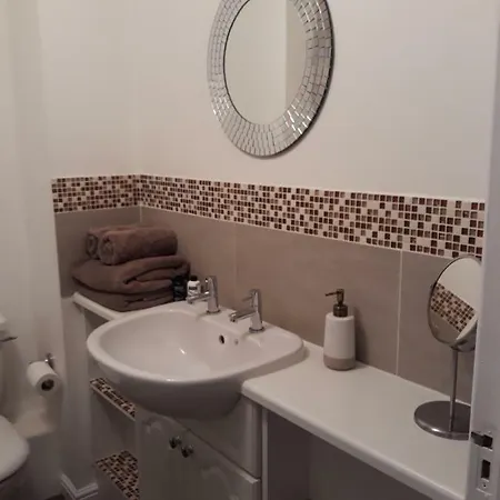 142-2 Broughton Road *