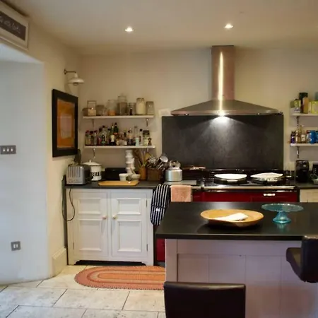 Beautiful Georgian 4 Bedroom Townhouse Διαμέρισμα *