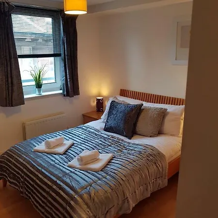 Executive Open Plan Apartment, Leith Edimburgo