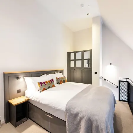 Linton Collection - Blackfriars Lofts Apartment Edinburgh