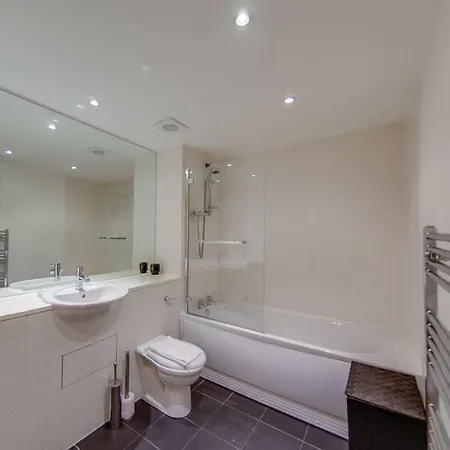 Stylish & Spacious Flat 公寓 *
