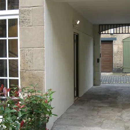 Unique New Town Mews House With Parking Apartment *