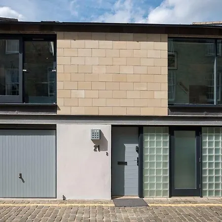 Cumberland Mews House Apartment *