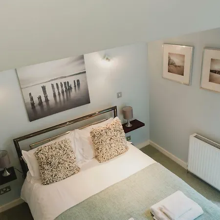 Cumberland Mews House Apartment *