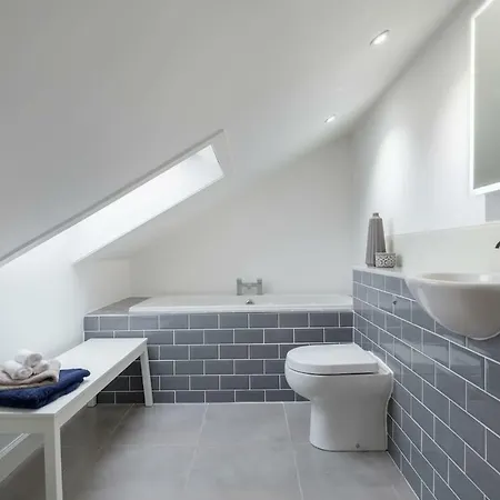 Magnificent Georgian Townhouse West End *