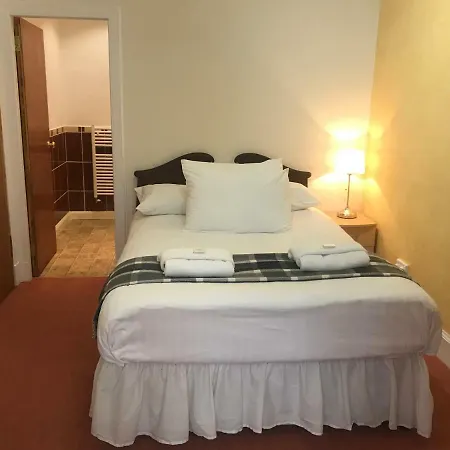 Fantastic 3 Double Bedrooms 2 Bathrooms Garden Sleeps 6 Apartment Edinburgh