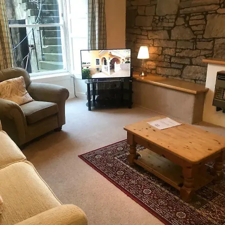 Fantastic 3 Double Bedrooms 2 Bathrooms Garden Sleeps 6 Apartment *