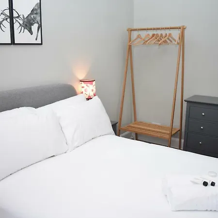 High Street - Modern Scandi Design In The Heart Of The Old Town! *