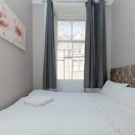 Apartment Two Bedrooms Edinburgh