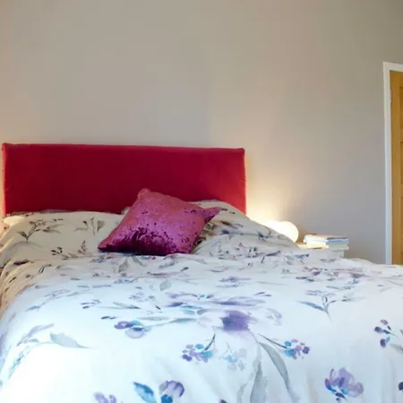 Bright 2 Bedroom Flat شقة