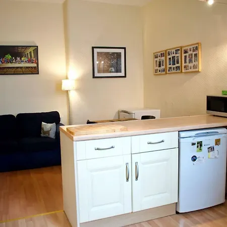Stylish 1 Bedroom *