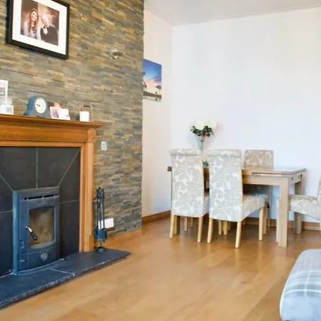 Bright 2 Bedroom Flat * إدنبرة