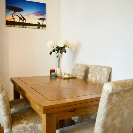Bright 2 Bedroom Flat شقة إدنبرة