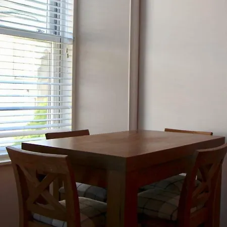 Apartment 3 Bedroom Canal-side Flat In Fountainbridge Edinburgh
