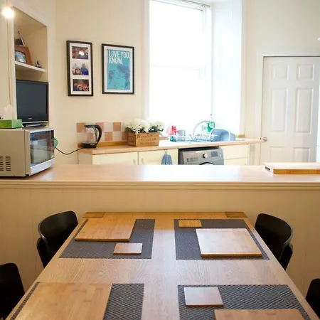 Stylish 1 Bedroom Apartment *
