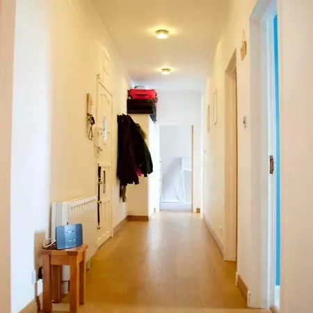 Bright 2 Bedroom Flat إدنبرة