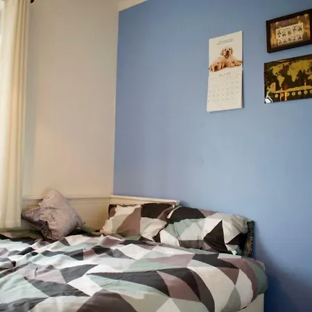Bright 2 Bedroom Flat شقة