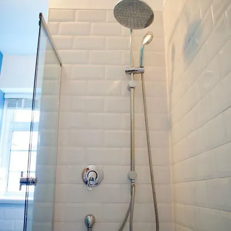 Bright 2 Bedroom Flat شقة إدنبرة