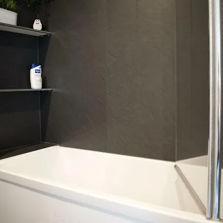 Stylish 1 Bedroom Apartment *