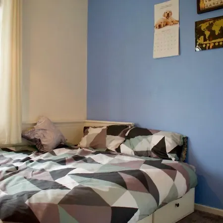 Bright 2 Bedroom Flat شقة إدنبرة
