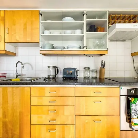 Altido Ultra Stylish Calton Road Apt W/ Parking Apartment