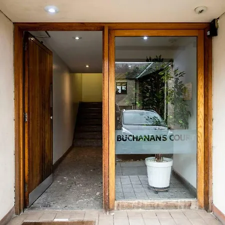 Altido Ultra Stylish Calton Road Apt W/ Parking Apartment