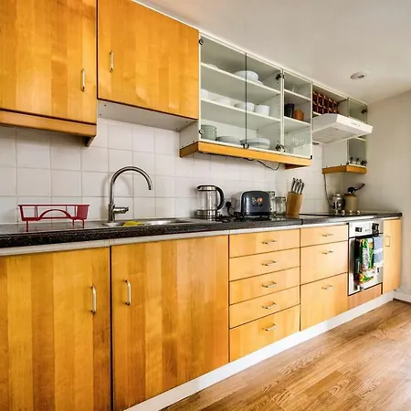 Apartment Altido Ultra Stylish Calton Road Apt W/ Parking *
