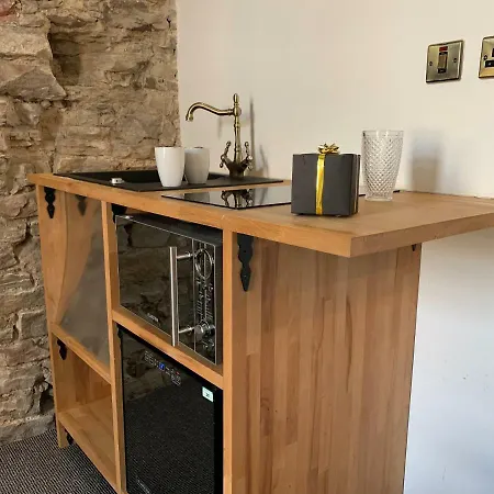 Royal Mile By The Castle Aparthotel 5*