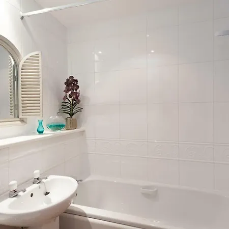 The Botanist Old Town 2 Bedroom Lift Parking Appartement *