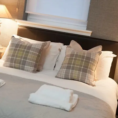 The Botanist Old Town 2 Bedroom Lift Parking *