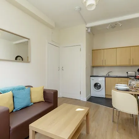 The Downfield Place Apartment *