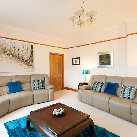 Holiday home The Traquair Park