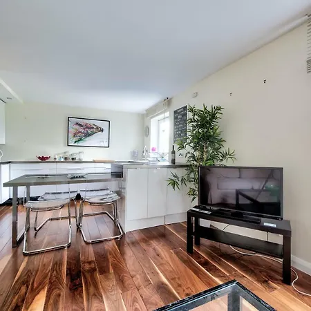 Perfect 1 Bedroom Flat In The Heart Of Appartamento