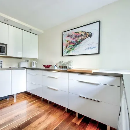 Perfect 1 Bedroom Flat In The Heart Of Appartamento *