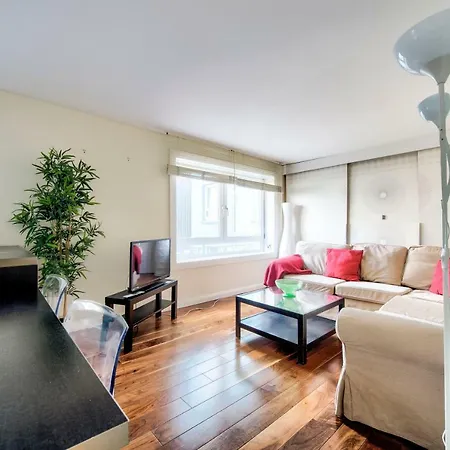 Perfect 1 Bedroom Flat In The Heart Of *