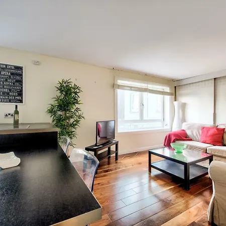 Perfect 1 Bedroom Flat In The Heart Of