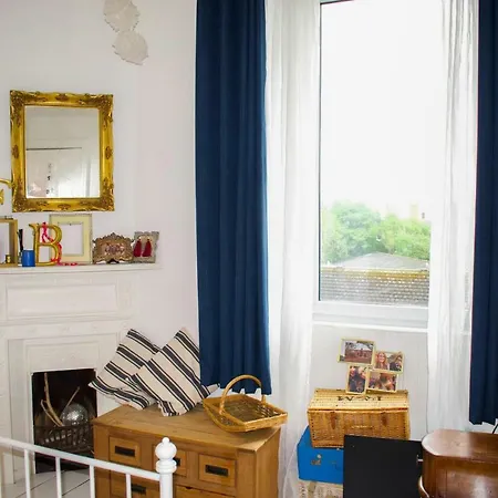 Bright 1 Bedroom Flat Edinburgh