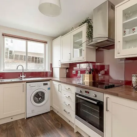 Modern & Renovated Royal Mile Apt Edinburgh