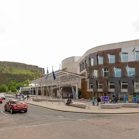 Modern & Renovated Royal Mile Apt Apartment Edinburgh