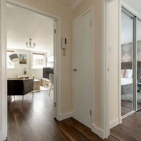 Modern & Renovated Royal Mile Apt Apartment