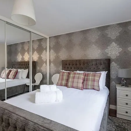 Modern & Renovated Royal Mile Apt * Edinburgh