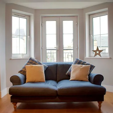 דירה Large 2 Bedroom Flat In Leith With Free Parking *