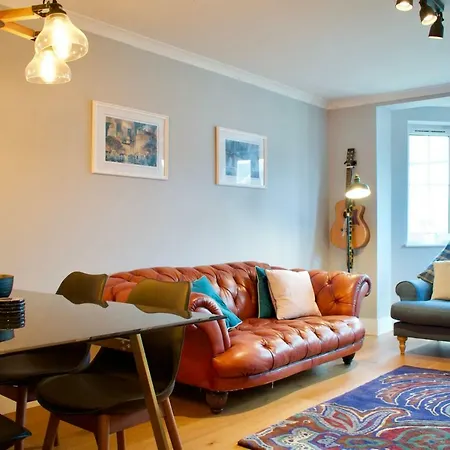 דירה Large 2 Bedroom Flat In Leith With Free Parking אדינבורו