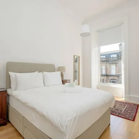 Lovely 2-bed Apt 2-min From Haymarket Station *