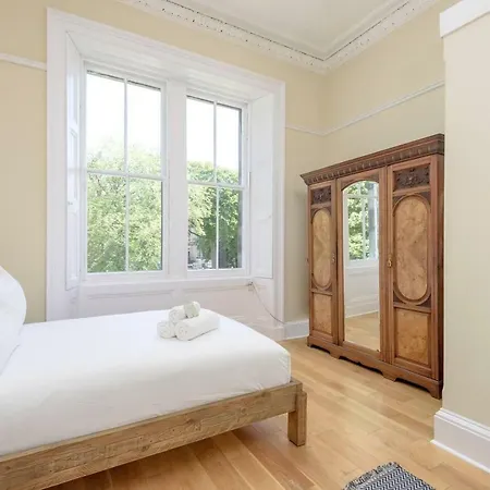 Lovely 2-bed Apt 2-min From Haymarket Station Appartement *
