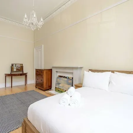Lovely 2-bed Apt 2-min From Haymarket Station Apartment *