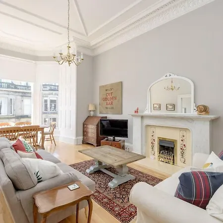 Apartment Lovely 2-bed Apt 2-min From Haymarket Station