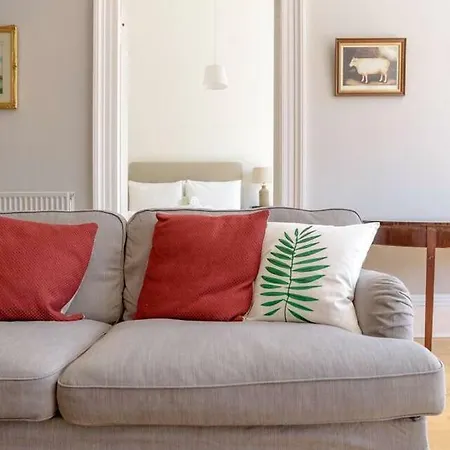 Lovely 2-bed Apt 2-min From Haymarket Station Édimbourg